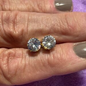 6 prong 1 Carat each high quality cz Stud Earrings